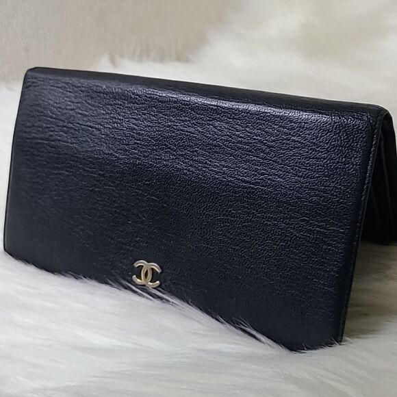 💯 Authentic Chanel Long Wallet 🍀 - Picture 4 of 13